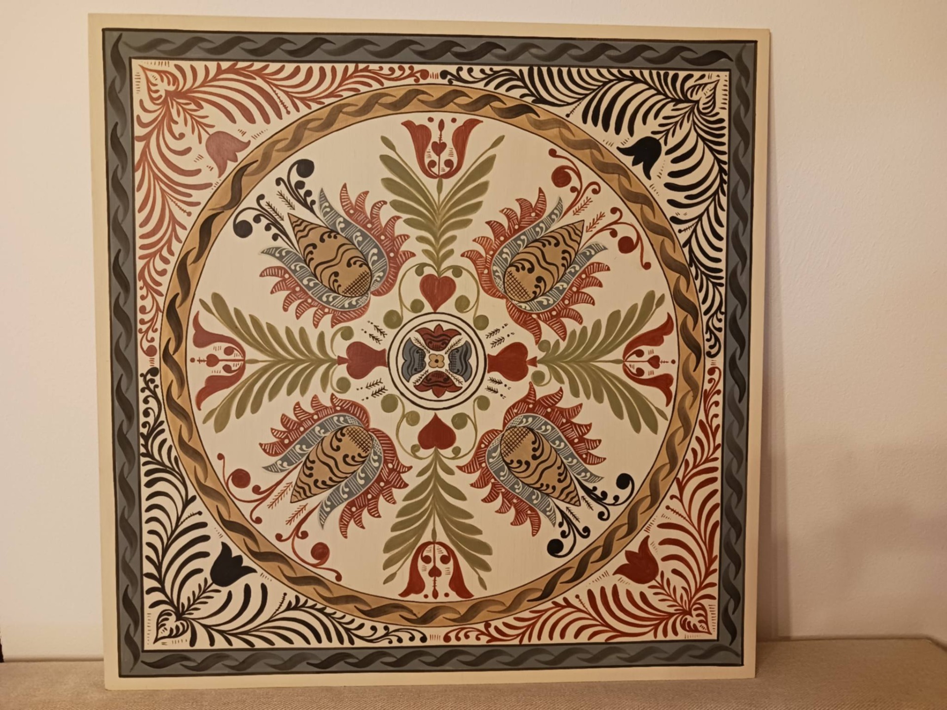 65*65cm-es fa kép, töki ihletésű motívumokkal.